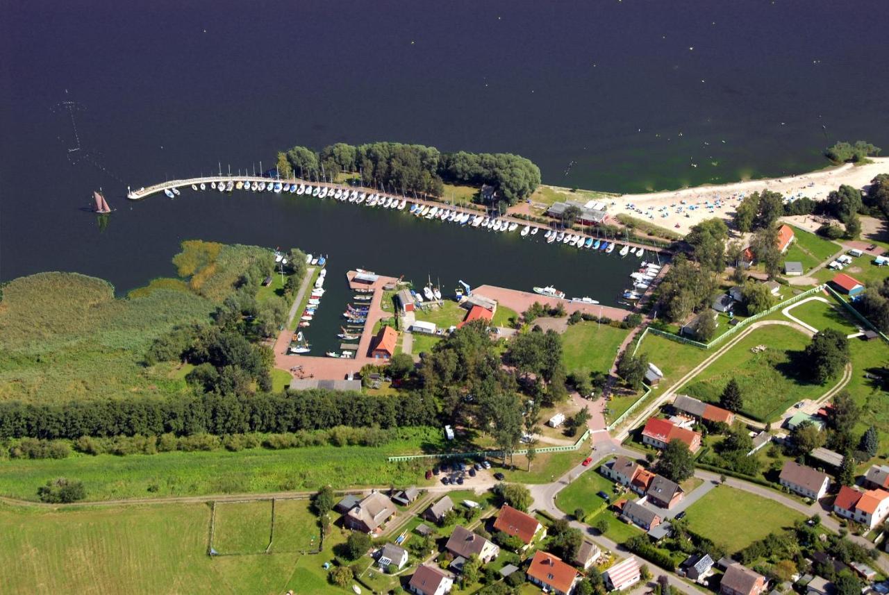 Ostseeferienhaus Oberes Apartment Monkebude Bagian luar foto